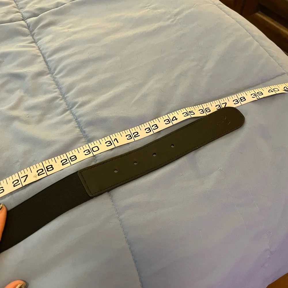 Older Youth Under Armour black baseball belt One Size adjustable silver buckle